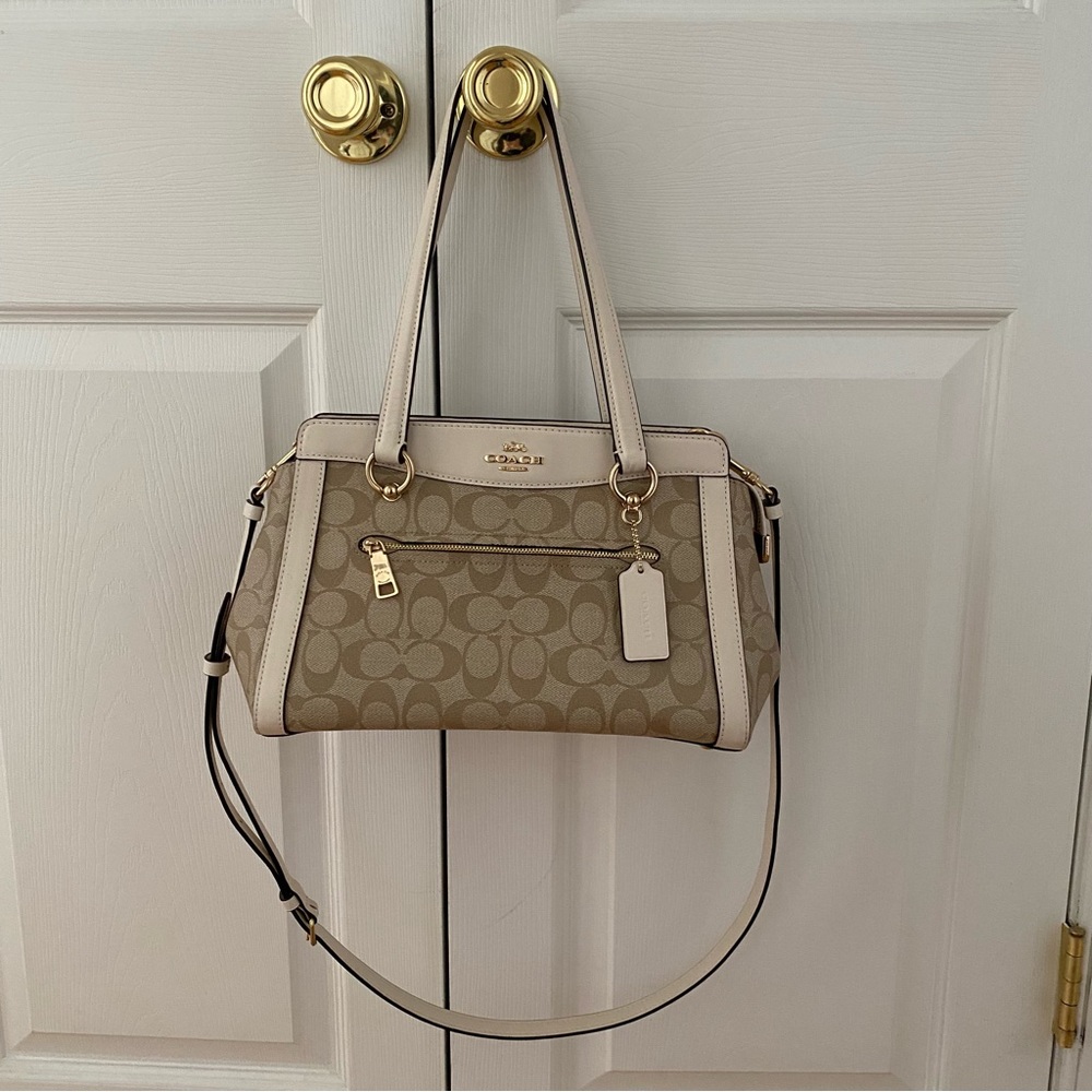 EUC Coach Signature Kailey Carryall (Lt. Khaki/Chalk)